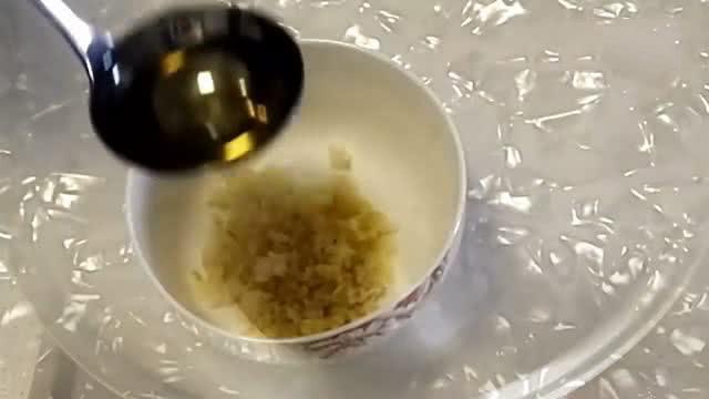 秋燥沒胃口！教你「涼拌黑木耳」爽脆開胃「蒜香醋香味濃郁」簡單好做一看就會