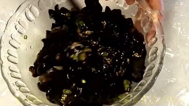 秋燥沒胃口！教你「涼拌黑木耳」爽脆開胃「蒜香醋香味濃郁」簡單好做一看就會