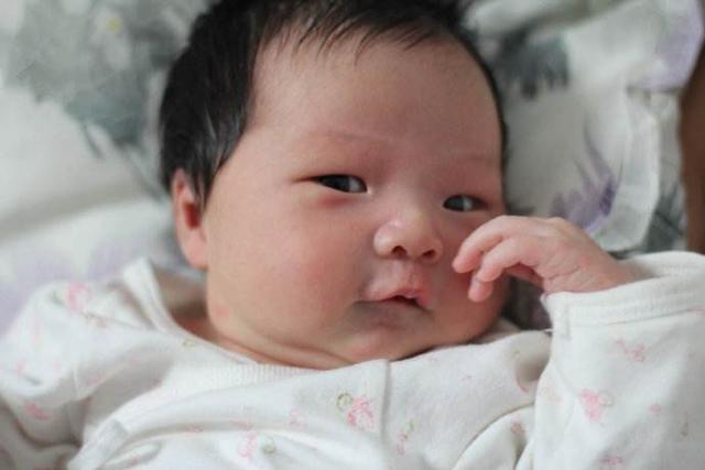 爸爸姓「別」不願意剛出生的兒子跟自己姓！老婆「取一個名字」全家拍手叫絕