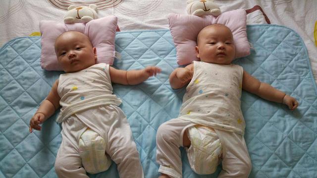 爸爸姓「別」不願意剛出生的兒子跟自己姓！老婆「取一個名字」全家拍手叫絕