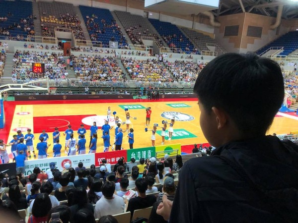 陶晶瑩12歲女兒「暫停WNBA籃球夢」不打了　李李仁哽咽回應：「謝謝妳願意配合爸媽」