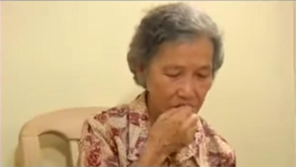 奶奶又失禁了！ 老母親「忘了包尿布撒在沙發上」兒子卻生氣警告：要送妳去老人院