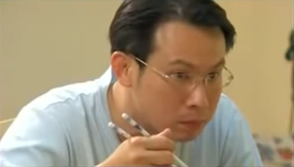 奶奶又失禁了！ 老母親「忘了包尿布撒在沙發上」兒子卻生氣警告：要送妳去老人院