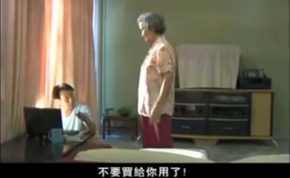 奶奶又失禁了！ 老母親「忘了包尿布撒在沙發上」兒子卻生氣警告：要送妳去老人院