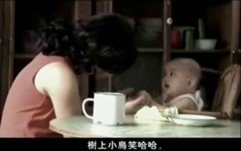 奶奶又失禁了！ 老母親「忘了包尿布撒在沙發上」兒子卻生氣警告：要送妳去老人院