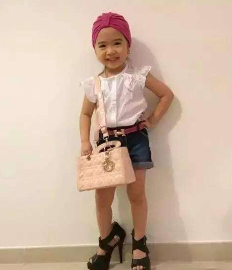 5歲小女孩太萌「收服阿拉伯土豪」全家被接過去住　4年後網友直呼：最年輕的富婆