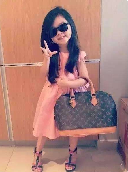 5歲小女孩太萌「收服阿拉伯土豪」全家被接過去住　4年後網友直呼：最年輕的富婆