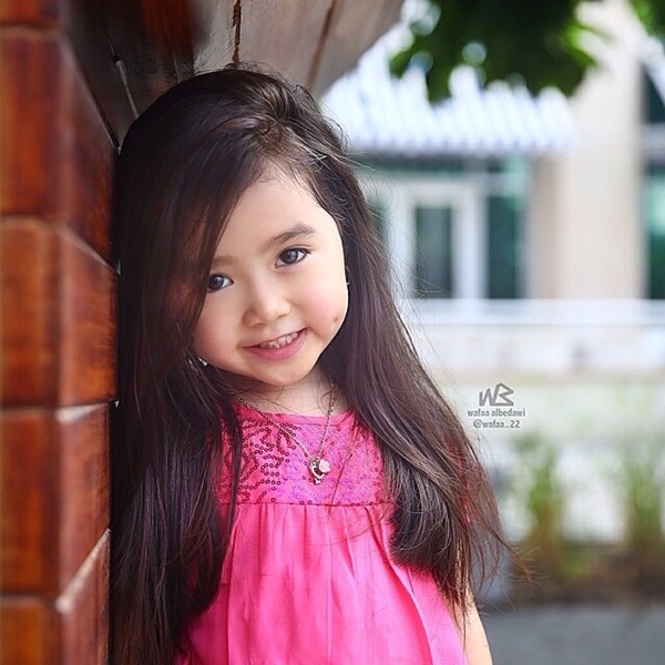 5歲小女孩太萌「收服阿拉伯土豪」全家被接過去住　4年後網友直呼：最年輕的富婆