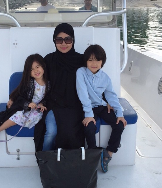 5歲小女孩太萌「收服阿拉伯土豪」全家被接過去住　4年後網友直呼：最年輕的富婆