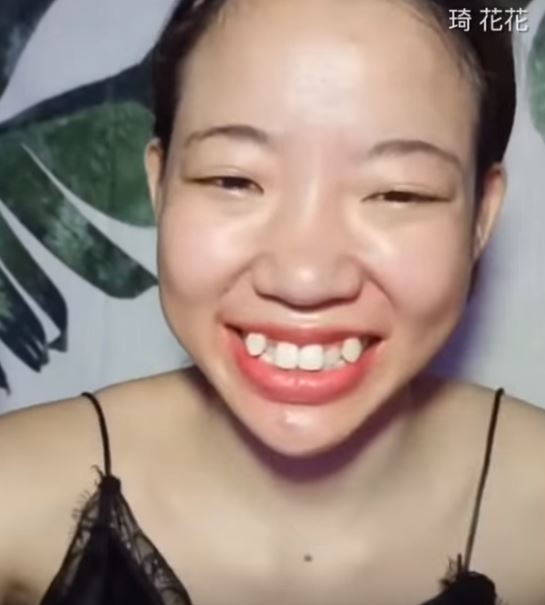 正妹卸妝到一半…白皙肌膚變暗沉蠟黃 當她一燦笑「才發現最精彩的在後頭」大家都傻了