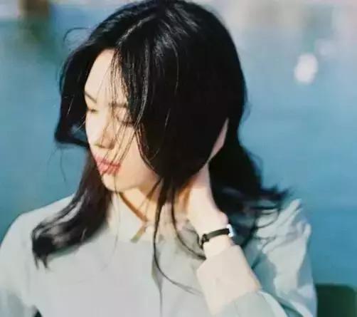 冷暖自知！最淡定的女人  沒事從來不給男人發簡訊打電話：「他若不忙便會連絡我」