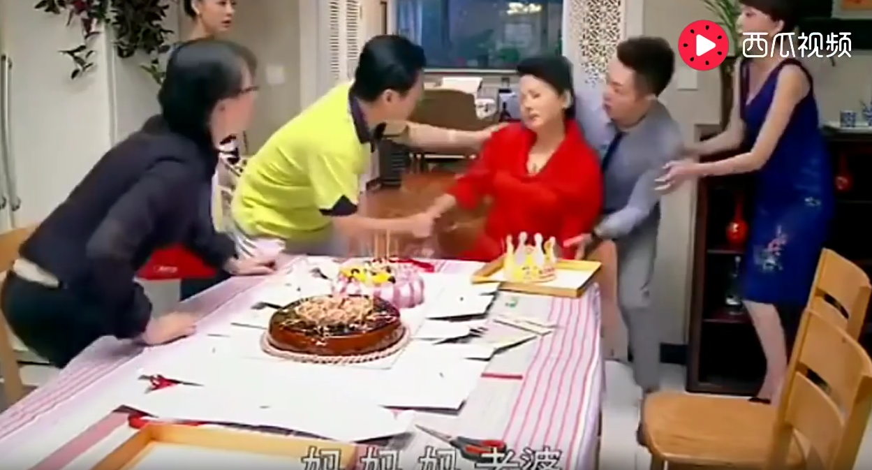 給母親祝壽小三突然侵門踏戶！老母親當媳婦面教訓小三　聽到「兒媳說出真心話」卻當場昏了