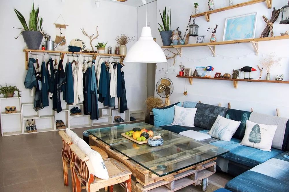 她30歲「不工作、沒男友」靠垃圾改造36坪老舊房　隱居山林「活成仙女模樣」成果美得不像話