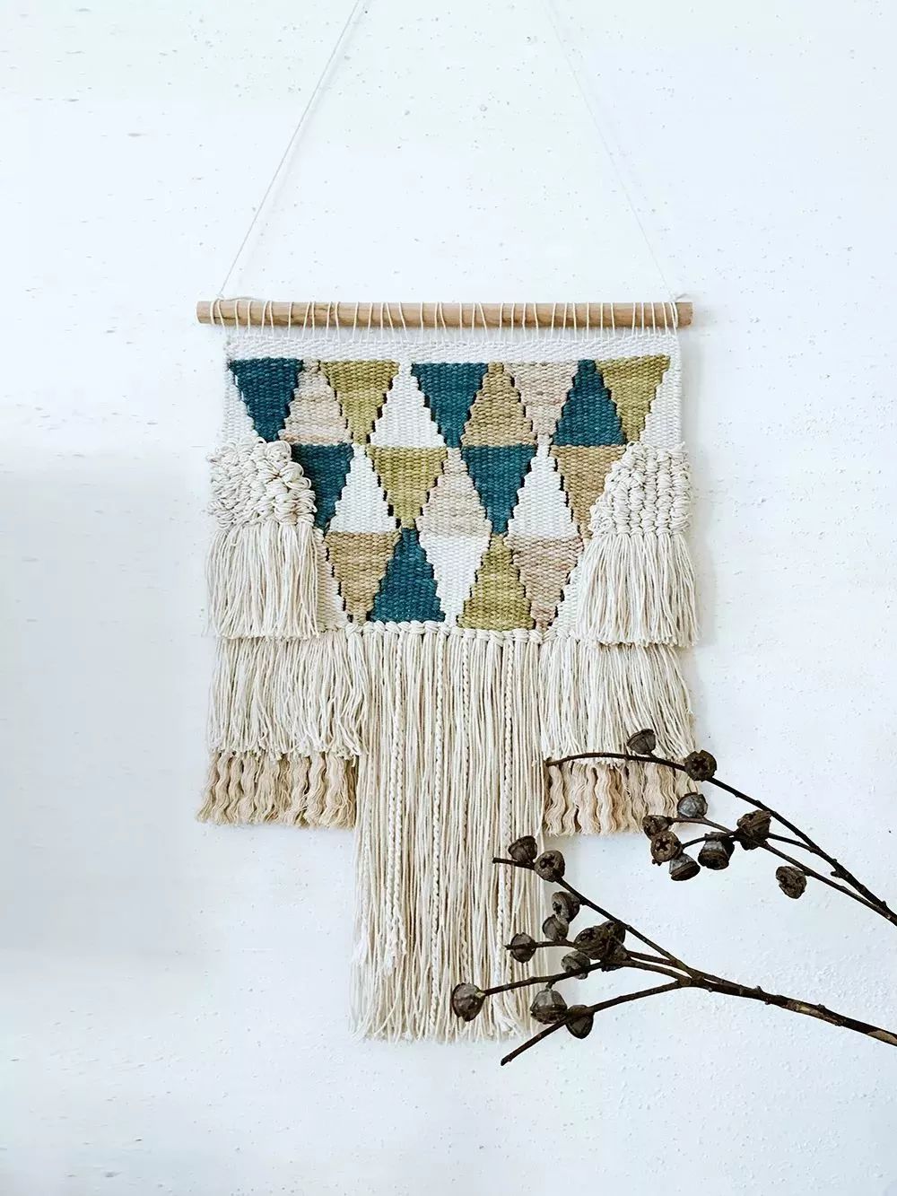 她30歲「不工作、沒男友」靠垃圾改造36坪老舊房　隱居山林「活成仙女模樣」成果美得不像話