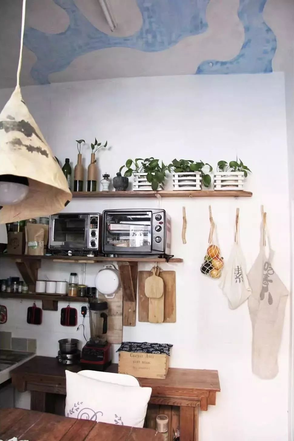 她30歲「不工作、沒男友」靠垃圾改造36坪老舊房　隱居山林「活成仙女模樣」成果美得不像話