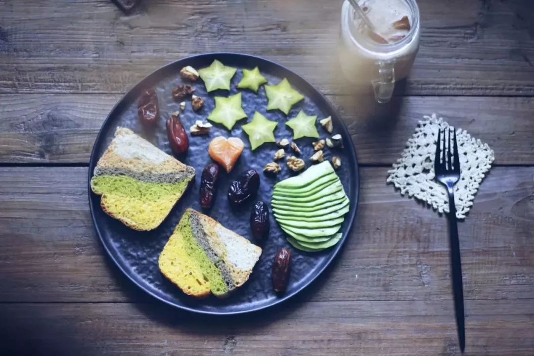 她30歲「不工作、沒男友」靠垃圾改造36坪老舊房　隱居山林「活成仙女模樣」成果美得不像話