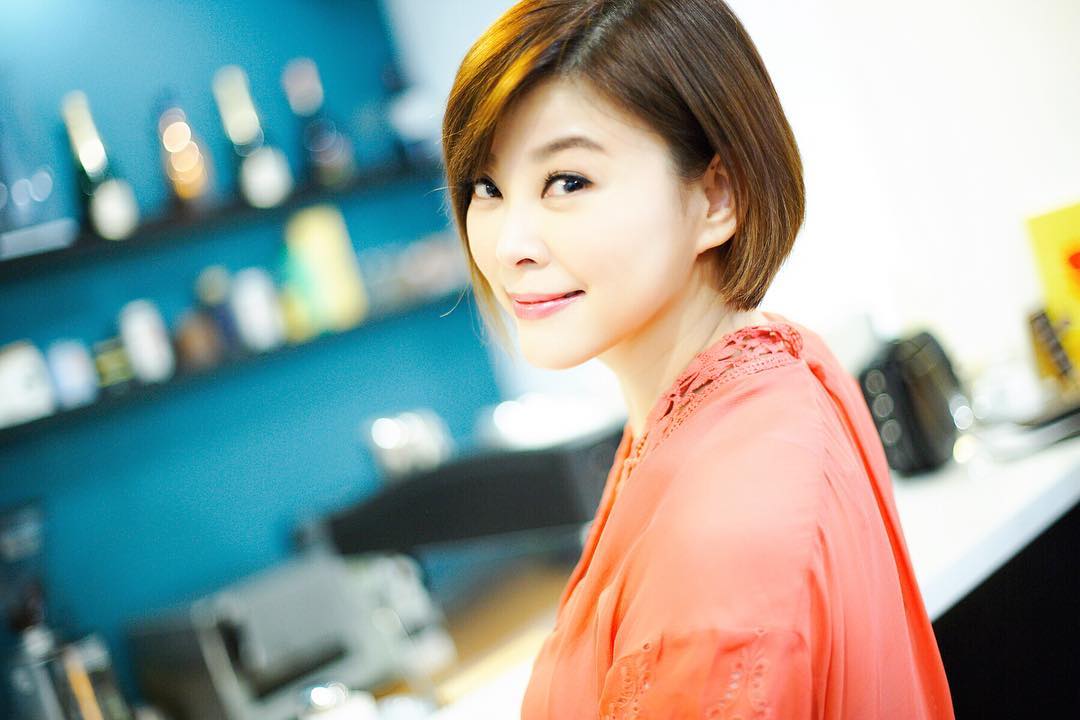 方馨當年「離婚扛家計揹3千萬債」撿片場剩便當吃  女兒：是不是我生病妳才回來