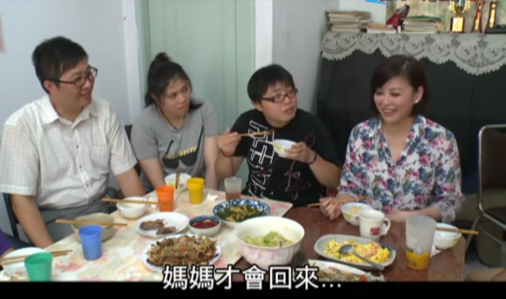 方馨當年「離婚扛家計揹3千萬債」撿片場剩便當吃  女兒：是不是我生病妳才回來