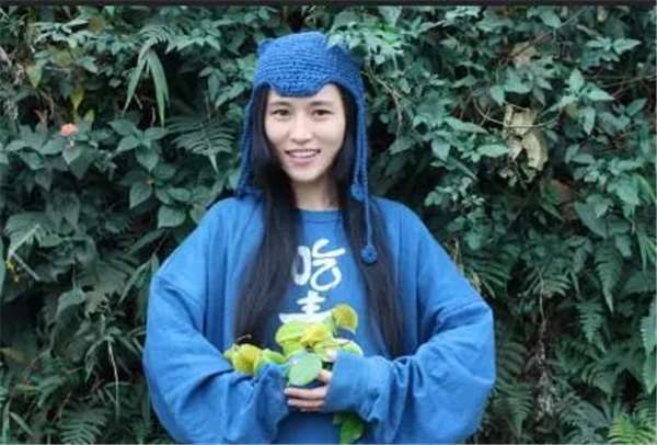 她30歲放棄高薪工作「到山裡撿破爛」！用垃圾改造「破舊農屋搖身變仙女別墅」美翻