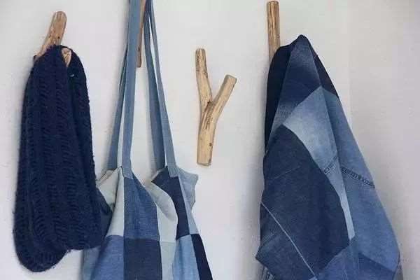 她30歲放棄高薪工作「到山裡撿破爛」！用垃圾改造「破舊農屋搖身變仙女別墅」美翻