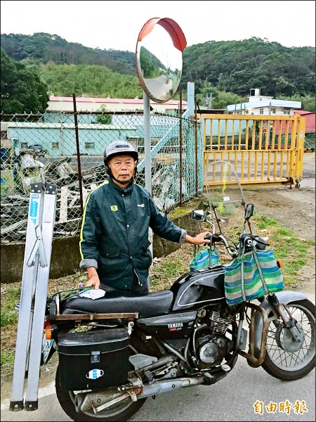 每天騎百公里！騎士阿伯「半夜4點出門擦反光鏡」　7年來「擦亮整個北台灣」：做到人生最後一刻