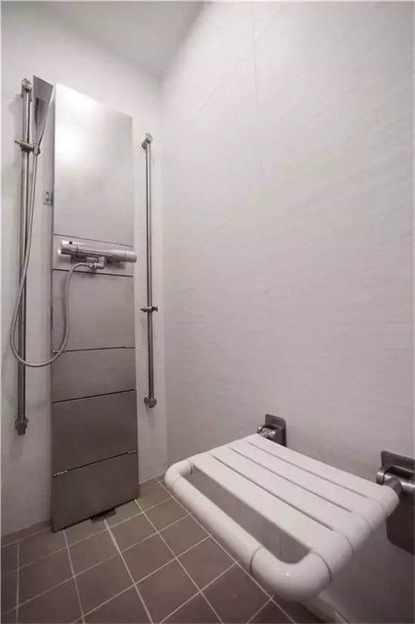 13坪小屋「同住一家七口」好勉強　日本設計師爆改「6室1廳1廚1衛」成果美得不像話