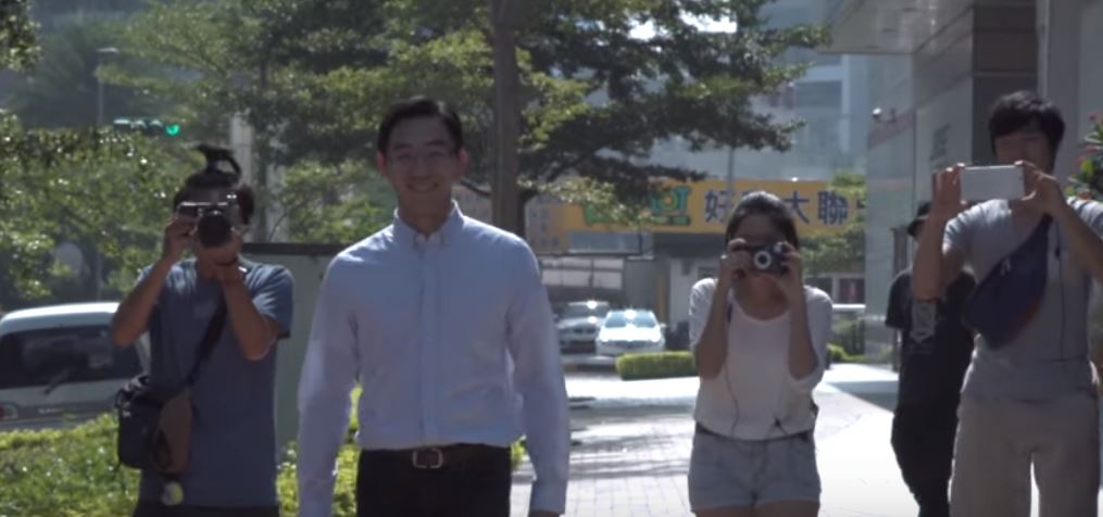 媽媽喬裝店員給兒子驚喜！兒子「我也有禮物給妳」讓媽媽感動到永生難忘