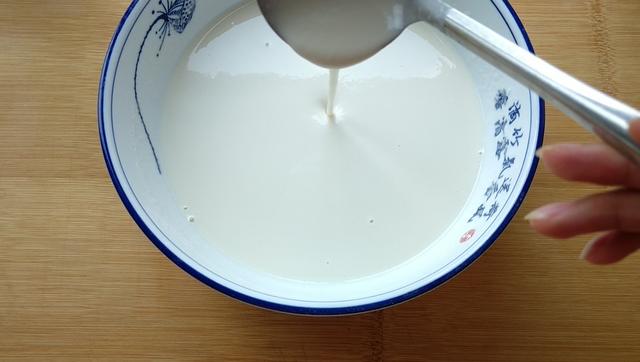 早餐店不外傳的雞蛋餅做法「2個雞蛋一碗麵」10分鐘搞定早餐「柔軟筋道好吃」