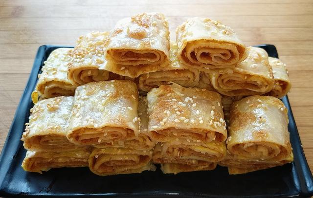 早餐店不外傳的雞蛋餅做法「2個雞蛋一碗麵」10分鐘搞定早餐「柔軟筋道好吃」