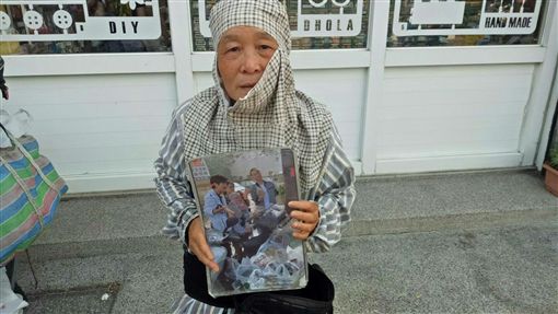 不怨天尤人！65歲嬤「叫賣蜜餞養3幼孫」露開朗笑容　「堅持不接受捐款」歹勢回：虧欠社會太多了
