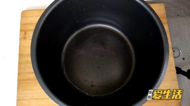 凍肉似石頭別用水泡！二十年老保姆「教我一招」快速解凍不損口感