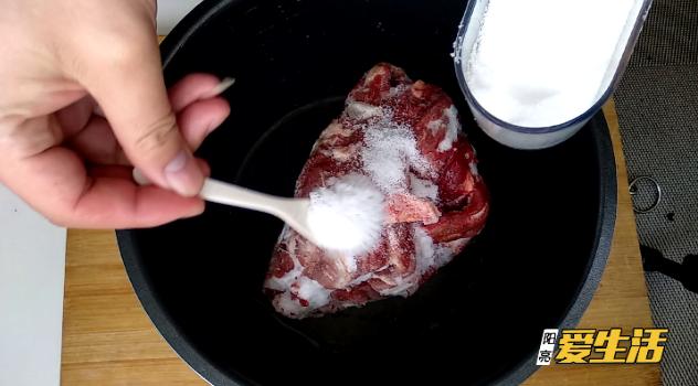 凍肉似石頭別用水泡！二十年老保姆「教我一招」快速解凍不損口感