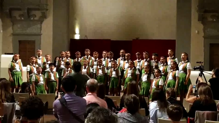 原住民希望合唱團擊敗18國！ 開場唱國歌「男子突然默默起立」網感動：祖國的聲音