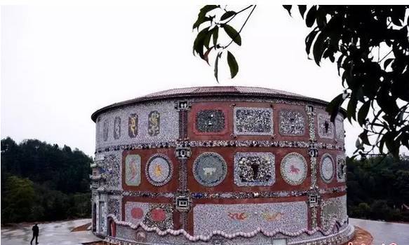 93歲嬤花光「3000萬積蓄」完成夢想瓷宮　富商出一億「買屋內6萬多件瓷器」她霸氣回絕