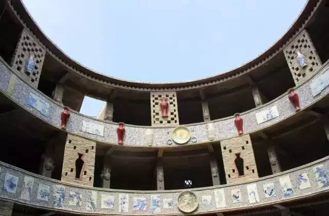 93歲嬤花光「3000萬積蓄」完成夢想瓷宮　富商出一億「買屋內6萬多件瓷器」她霸氣回絕