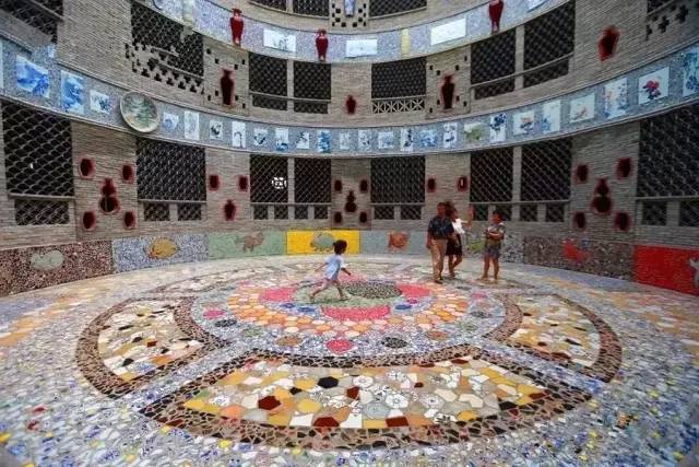 93歲嬤花光「3000萬積蓄」完成夢想瓷宮　富商出一億「買屋內6萬多件瓷器」她霸氣回絕