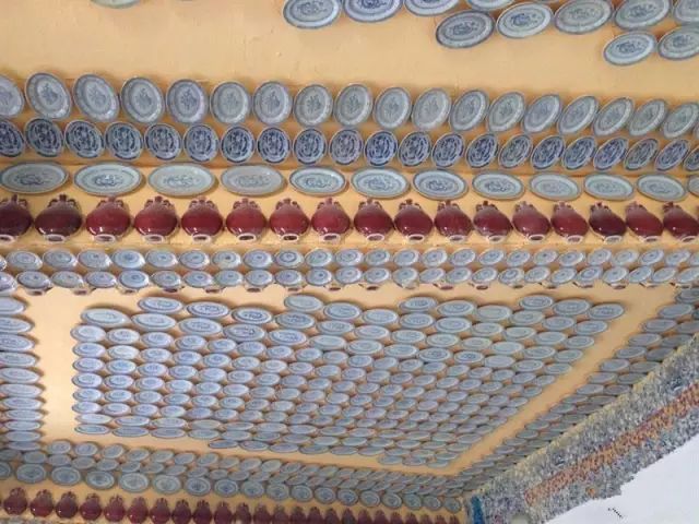 93歲嬤花光「3000萬積蓄」完成夢想瓷宮　富商出一億「買屋內6萬多件瓷器」她霸氣回絕