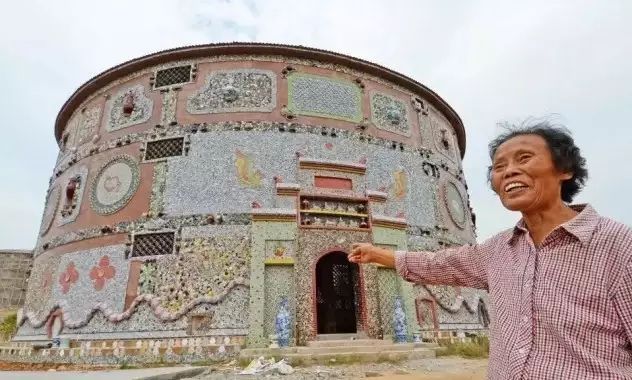 93歲嬤花光「3000萬積蓄」完成夢想瓷宮　富商出一億「買屋內6萬多件瓷器」她霸氣回絕
