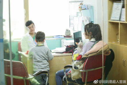 如何把小孩教得像「超級暖男」嗯哼呢？　媽媽霍思燕的「平等關係法」讓網友大讚：值得借鑑！