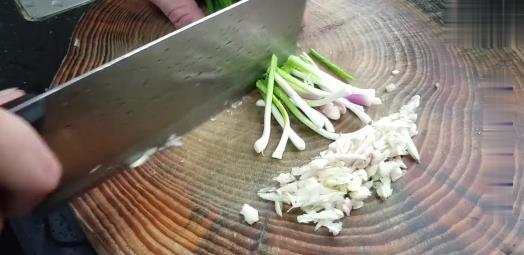 自製「客家蔥油雞」   用料簡單    卻是香嫩好滋味！女兒：好久沒有吃到這麼好吃的雞了