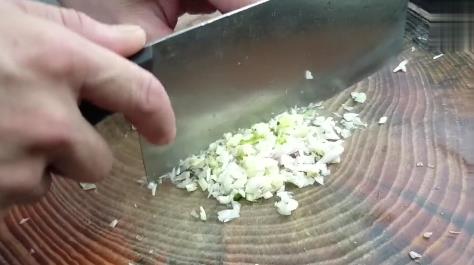 自製「客家蔥油雞」   用料簡單    卻是香嫩好滋味！女兒：好久沒有吃到這麼好吃的雞了