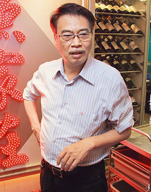 瘦了一大圈！吳孟達當年被攙扶「走路雙腳抖不停」　堅持走完800公尺「想向岳父下跪道歉」