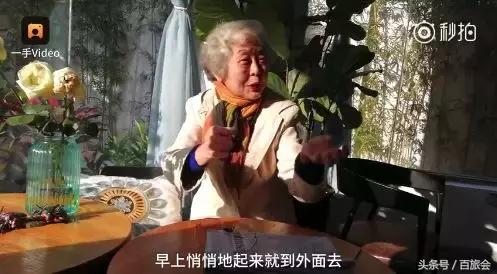 73歲奶奶獨自旅行樂逍遙！「每天跟92歲母親視訊」報行蹤：活成17歲少女心