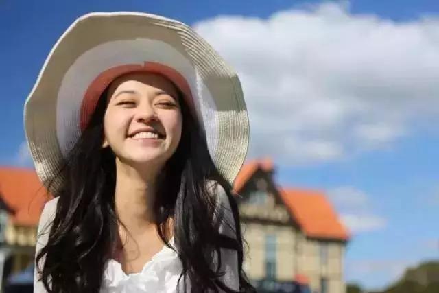 最會穿的女人！衣櫥只需10大件「經典單品」學會了「20歲到60歲都不愁穿」