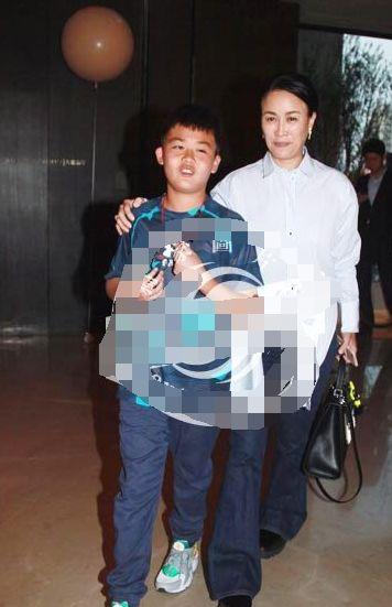 那英從「不被承認的未婚媽媽」變成模範夫妻　如今一家四口過得超幸福