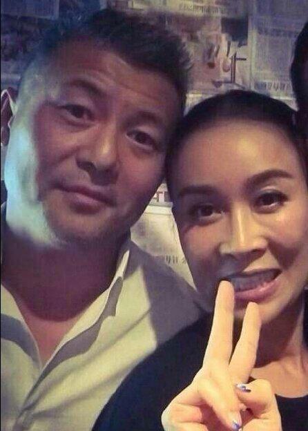 那英從「不被承認的未婚媽媽」變成模範夫妻　如今一家四口過得超幸福