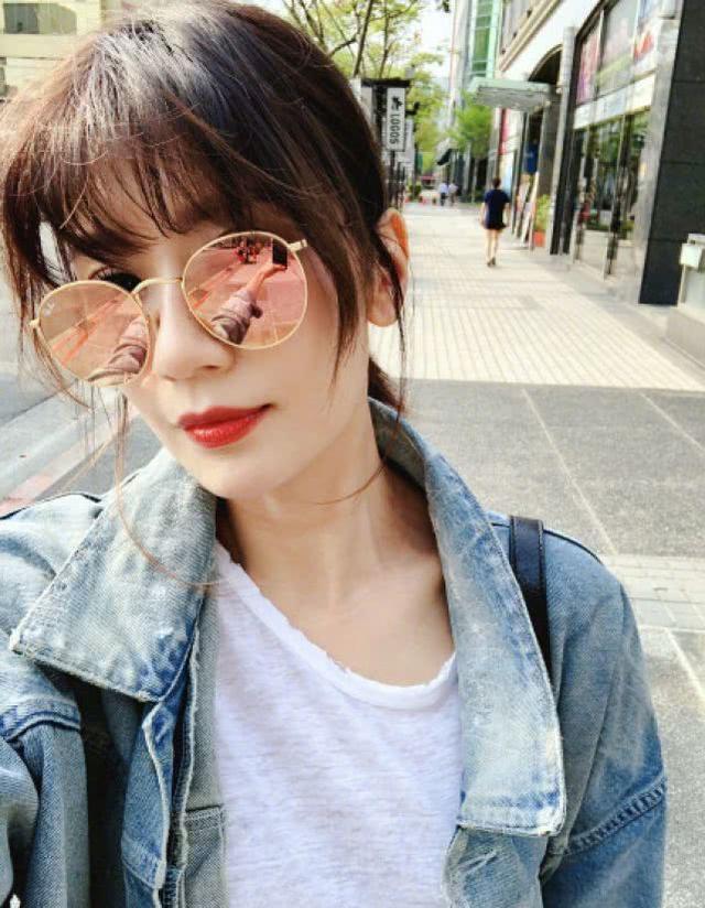 賈靜雯18歲經歷父親離開，36歲槓上前夫，44歲終於活成人生贏家！