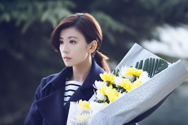 賈靜雯18歲經歷父親離開，36歲槓上前夫，44歲終於活成人生贏家！