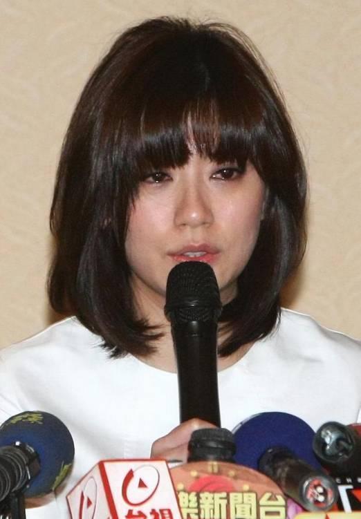 賈靜雯18歲經歷父親離開，36歲槓上前夫，44歲終於活成人生贏家！