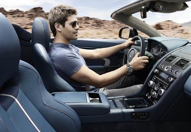 女富婆招聘豪車司機「月薪10萬」卻無人敢應聘！網友：最後一條要求沒人能做到